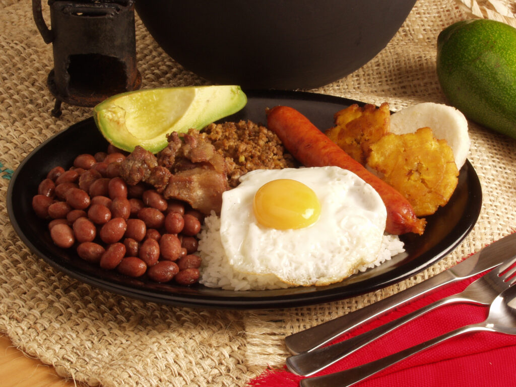 ¿Qué compone la bandeja paisa del Quindío?