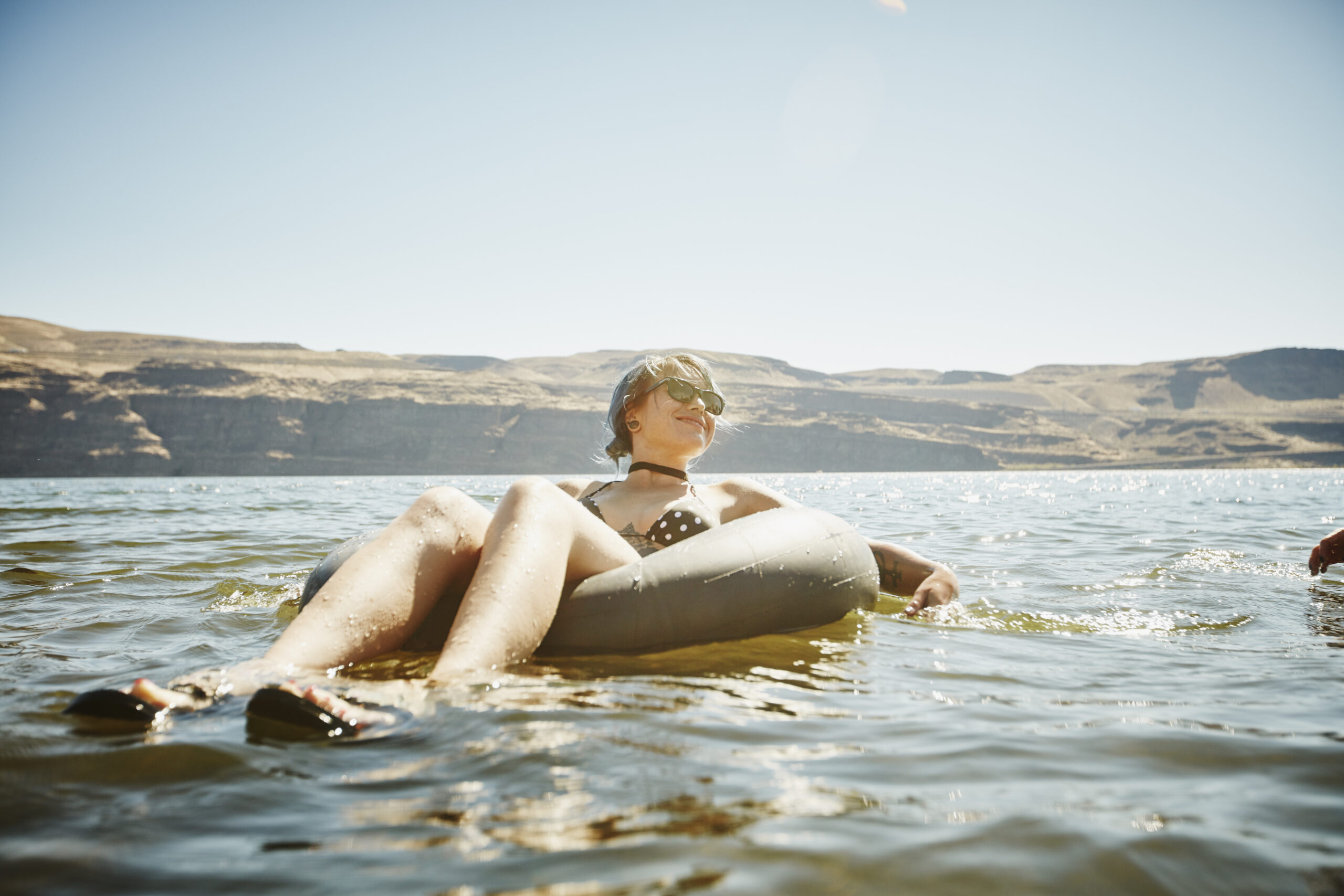 Mujer haciendo tubing (Foto vía Getty Images)