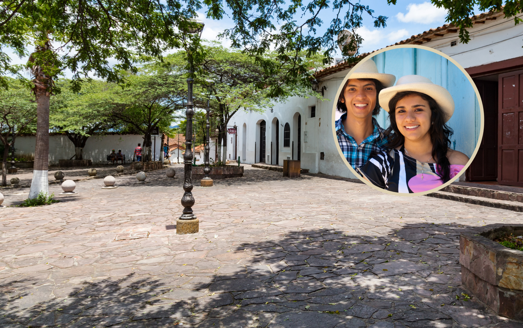 Plaza de Girón, en Santander y de fondo unos jóvenes santandereanos (Fotos vía Getty Images)