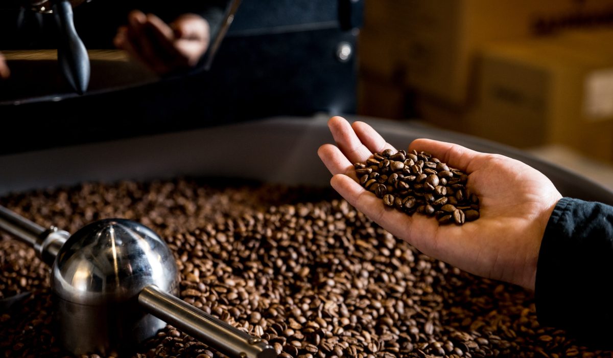 Café durante el proceso de tueste (Foto vía Getty Images)