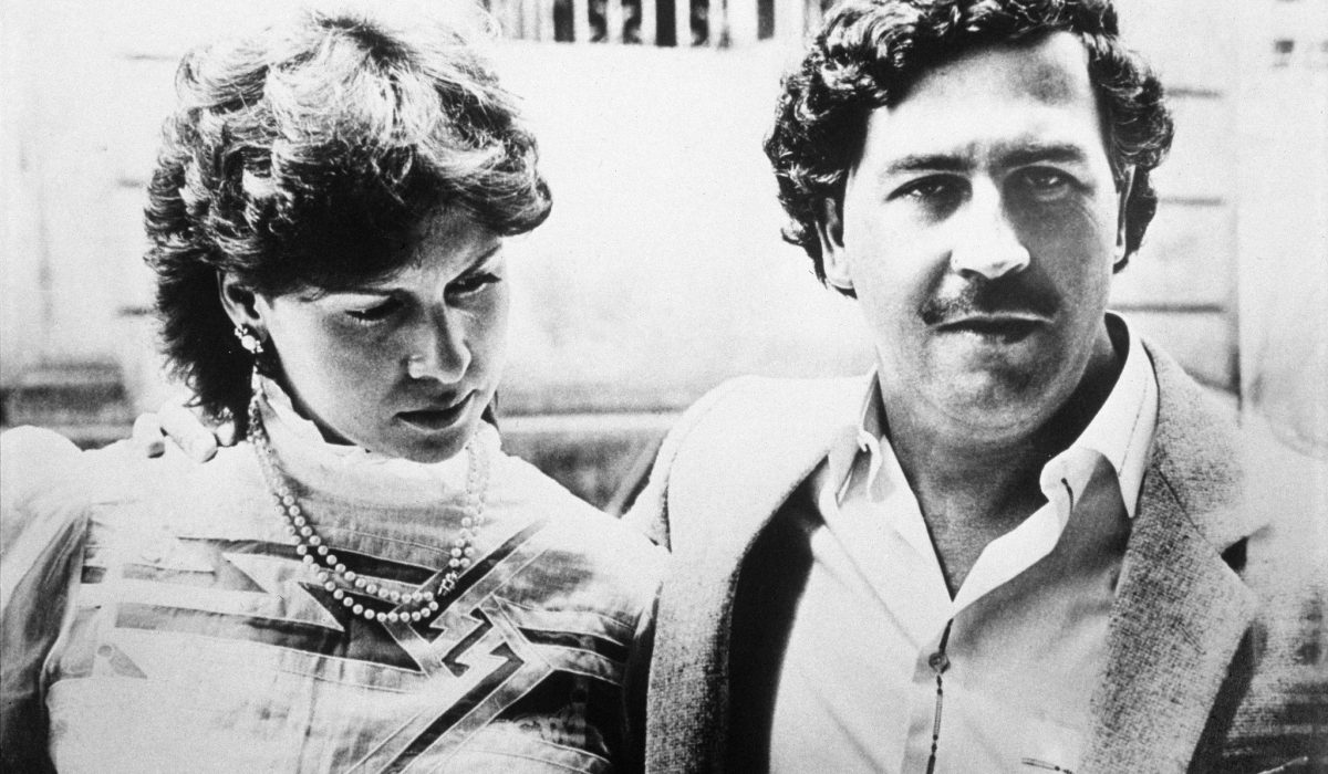 Le trafiquant de drogue Pablo Escobar, patron du cartel de Medellin, et sa femme Maria Victoria en 1983, en Colombie. (Photo by Eric VANDEVILLE/Gamma-Rapho via Getty Images)
